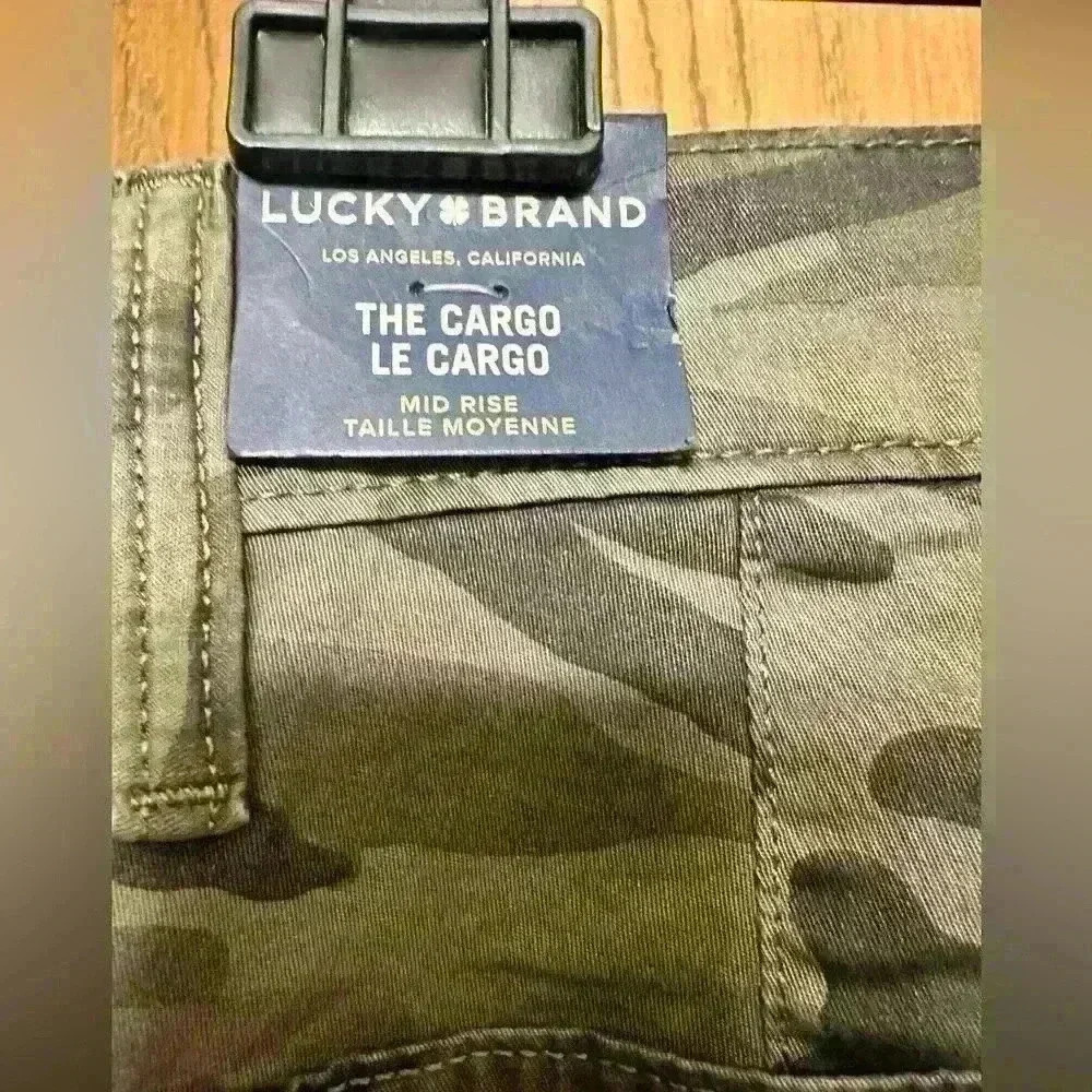 Lucky Brand Woman’s Camo Cargo Mid Rise Pants. Size 8/29 NWT - Picture 6 of 6